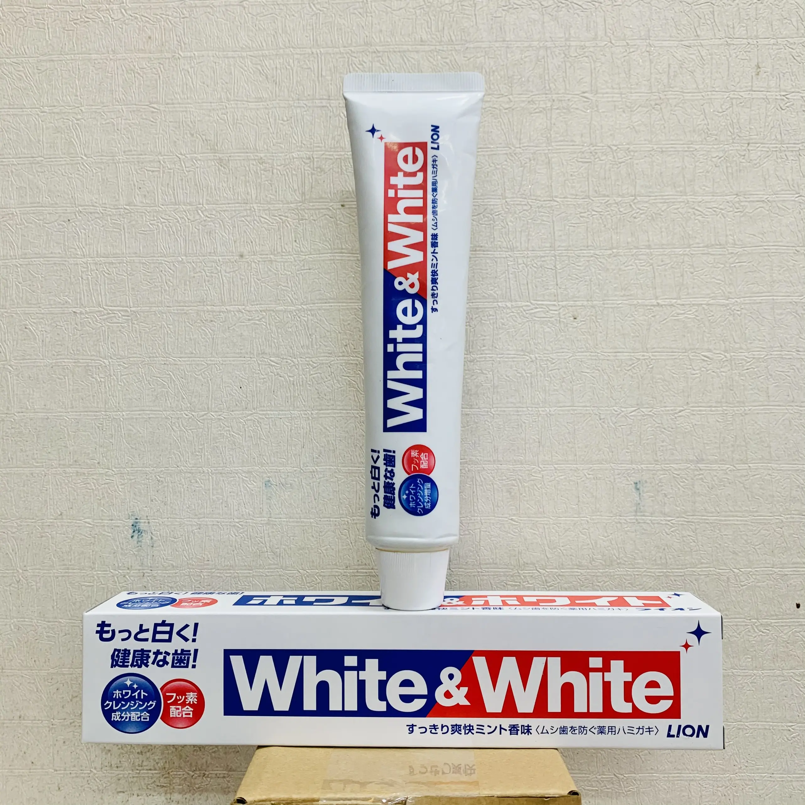 Kem đánh răng White & White  150g