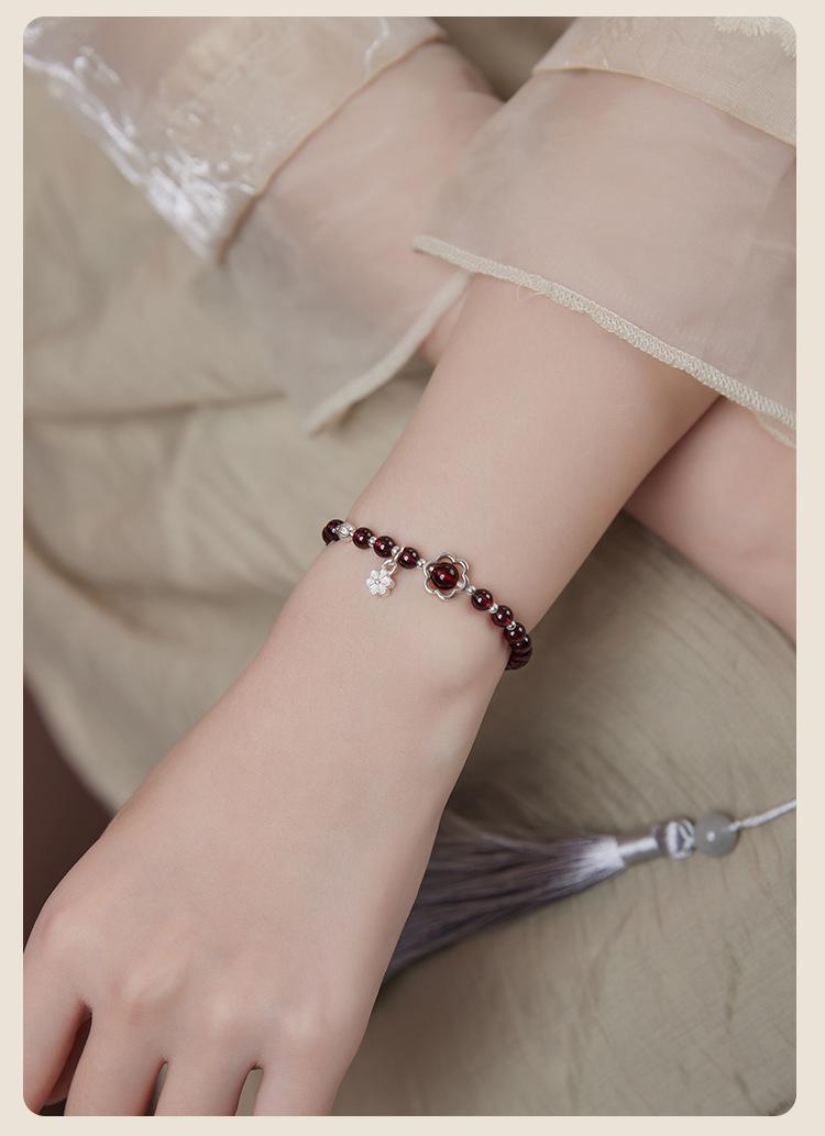 Product Introduction of Luo Jinran Natural Garnet S925 Sterling Silver Bracelet for Women New Chinese Style Flower Beaded Niche Gift 6