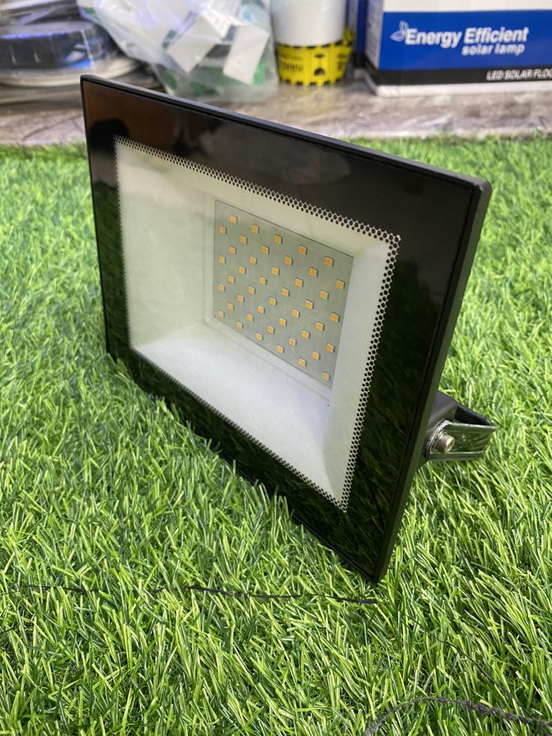 Product Introduction of Đèn pha led Liper. 10w/50w. Vỏ nhôm nguyên khối, kính cường lực, chống mưa IP65 32