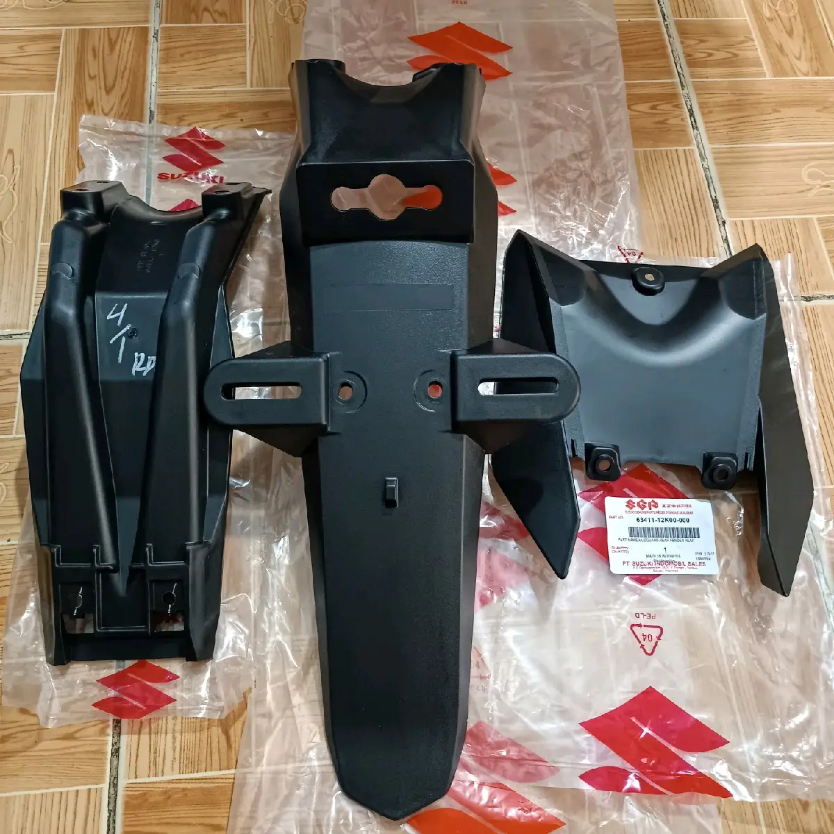 dè  bắt biển số xe Satria 3 món 150 fi chính hãng