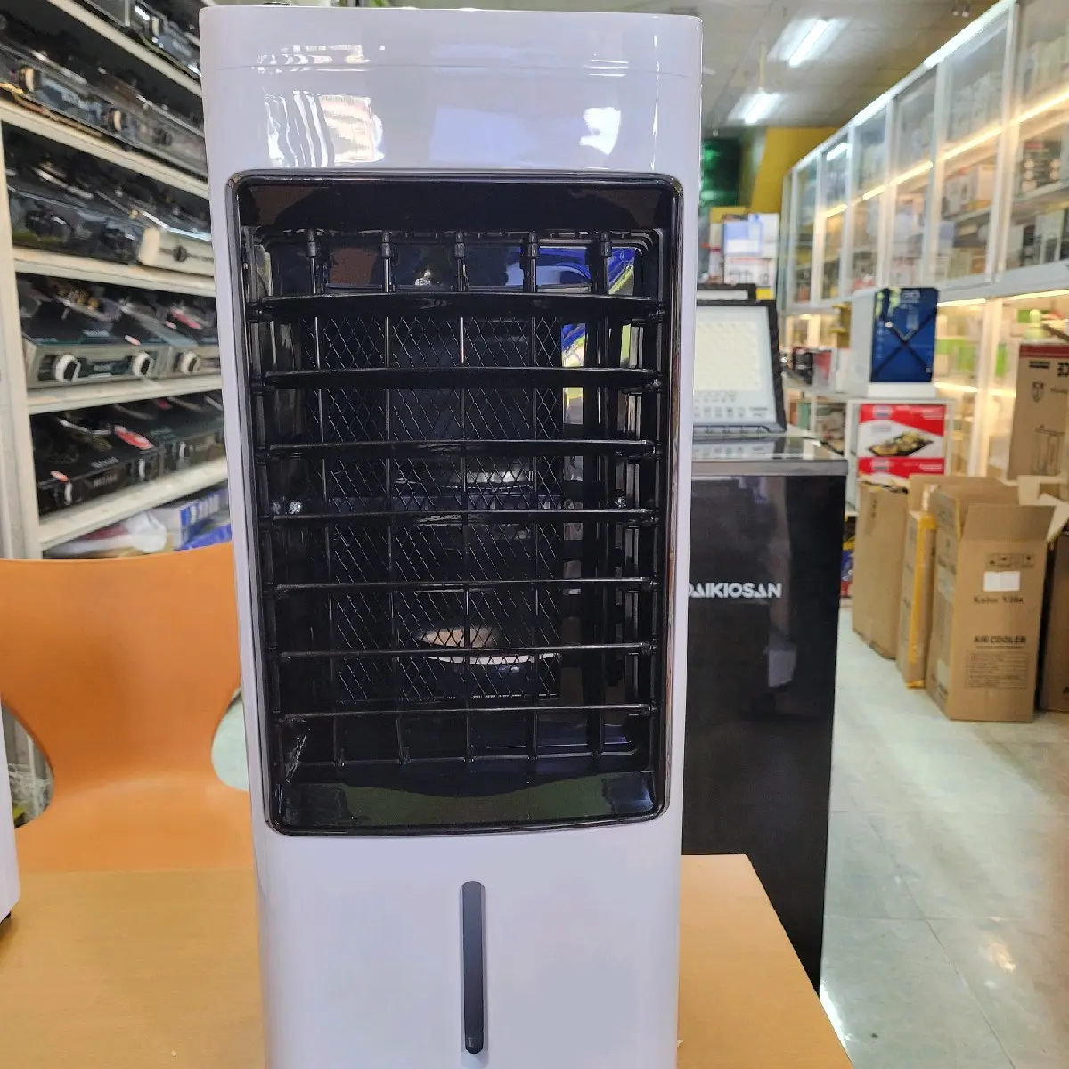 quạt hơi nước 4 lít, 65 W, tặng kèm hai cục đá gel khô làm lạnh nhanh