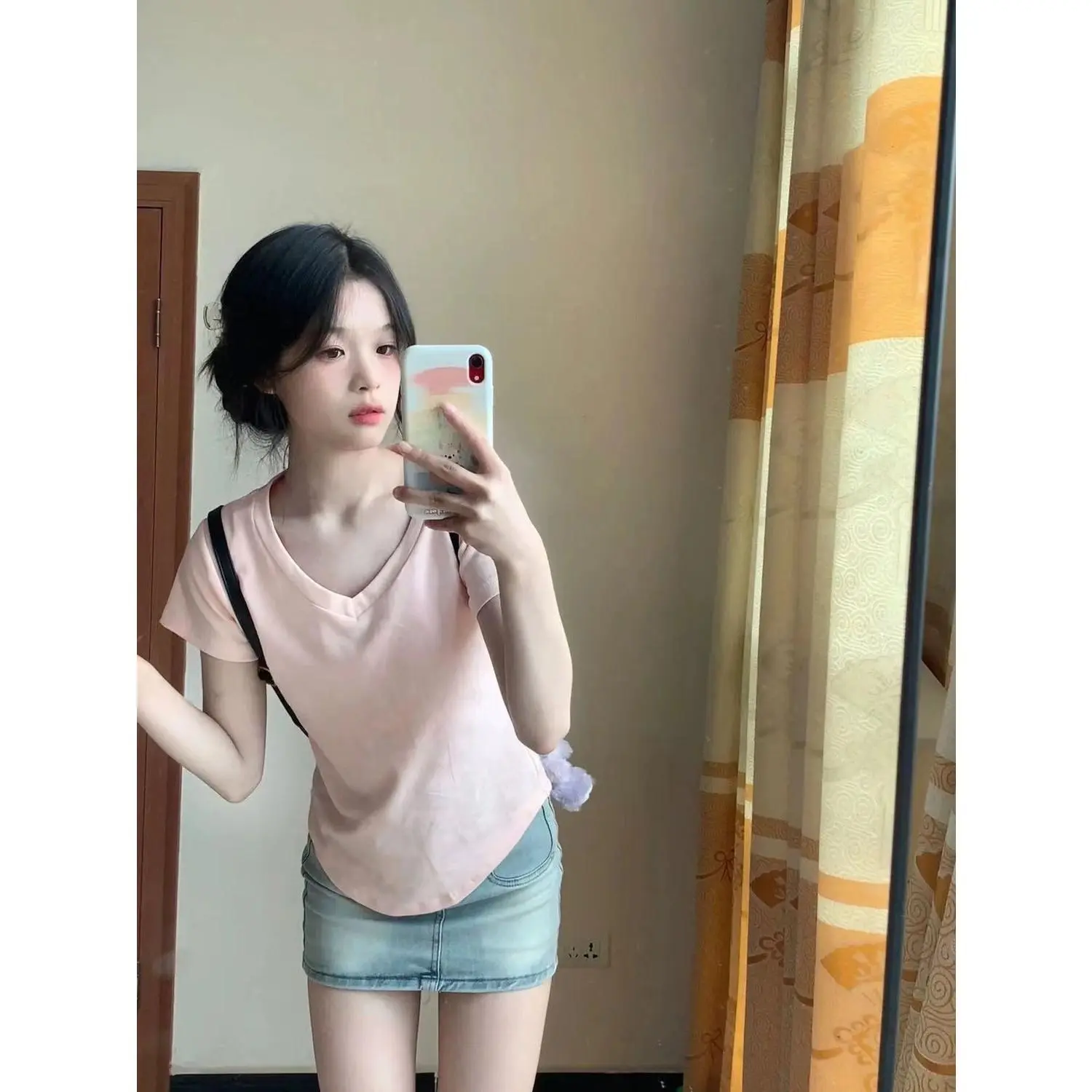 Áo Thun Cổ Chữ V Màu Hồng, ngắn Tay, Vai Thường, Dành Cho Nữ, Dáng Ôm, Áo Đường Cong Ngắn Tôn Dáng, Không Vón Cục, Thích Hợp Cho Mùa Hè 2025, Bộ Sưu Tập Yêu Thích [6118 ]
