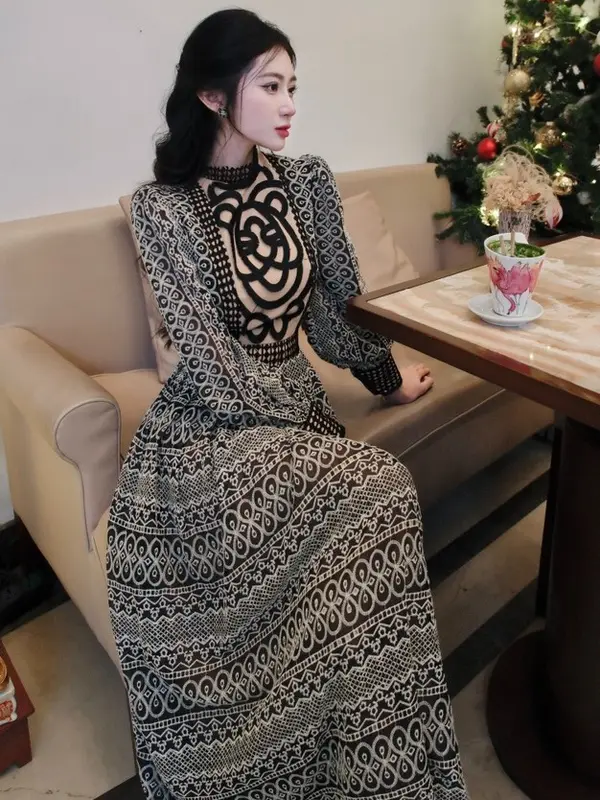Đầm thiết kế tơ thêu hoạ tiết sang chảnh 0