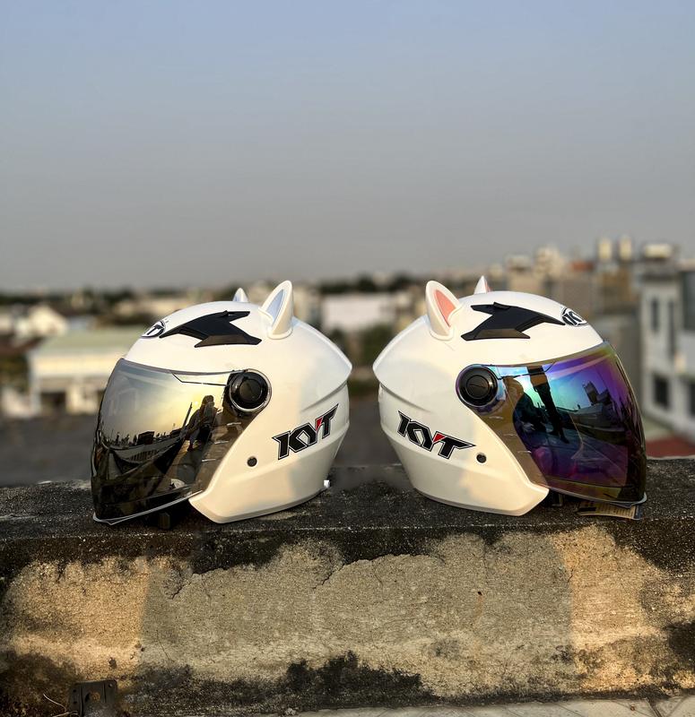 Nón bảo hiểm royal 3/4 2 kính M268 màu trắng bóng tăng kèm tai mèo và tem kyt kute