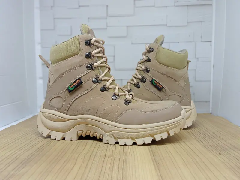 sepatu safety boots pria/wanita gunung haiking adventure ujung besi Outdoor terlaris 2
