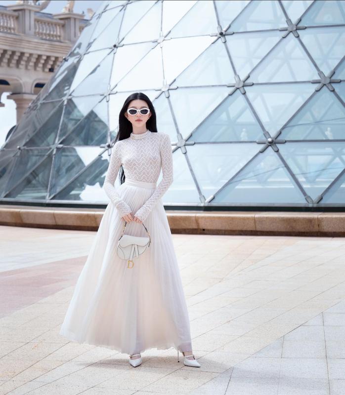 Áo gile họa tiết hoa áo trong len chỉ và chân váy voan dài dập ly cao cấp - BUNNIE SET