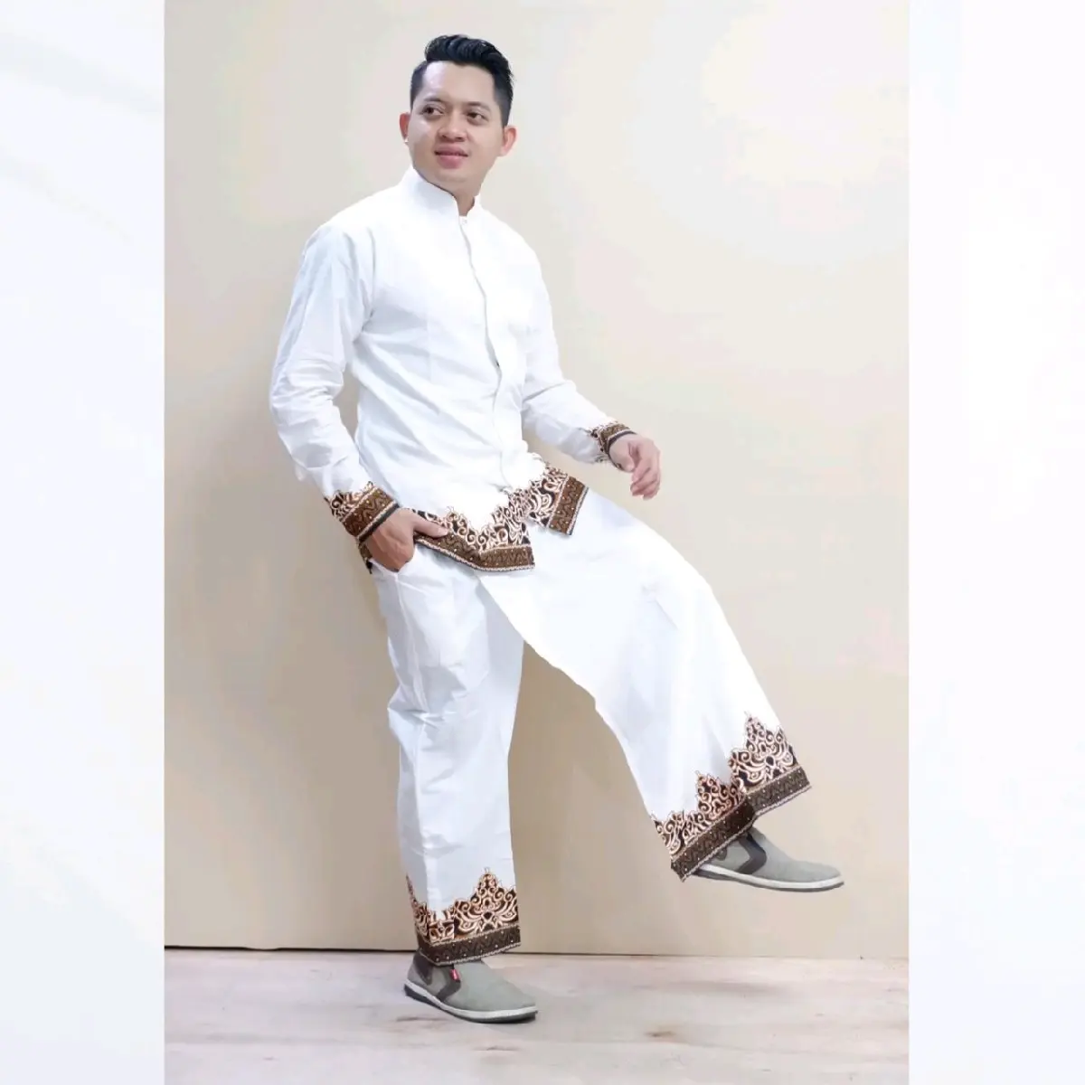 Busana Muslim Setelan Celana Sarung Baju Koko Pria Lengan Panjang Pendek Full Furing Motif Tumpal Putih