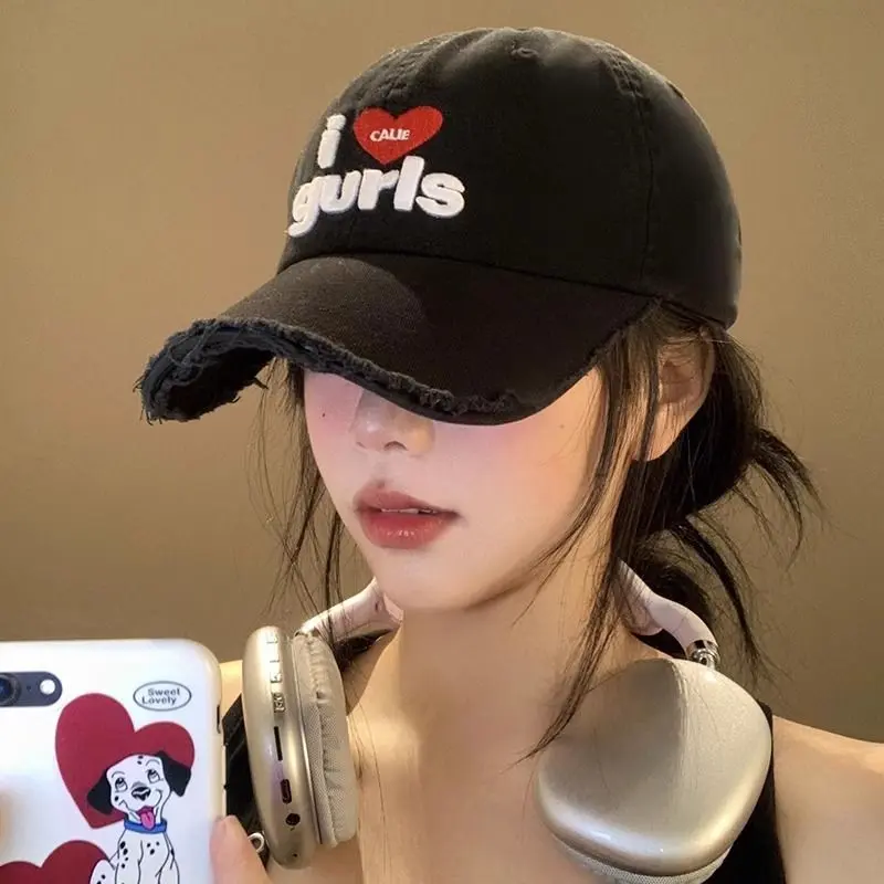 Heart Letter Embroidery Black Baseball Cap for Women, Vintage Frayed Edge, Face-Slimming Duckbill Cap, Large Head Circumference, Soft Top Hat, Trendy