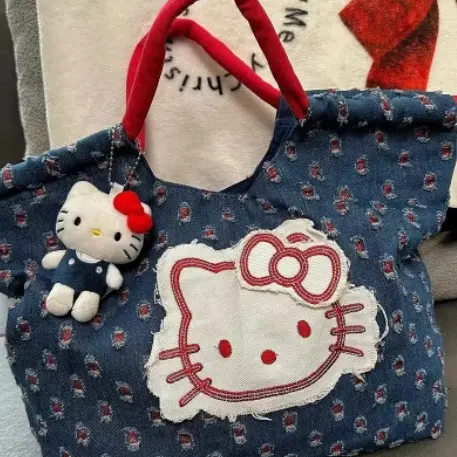 Túi xách Hellokitty cổ điển Denim Patch 2024 Mùa xuân và mùa hè Túi xách cá nhân dung tích lớn mới