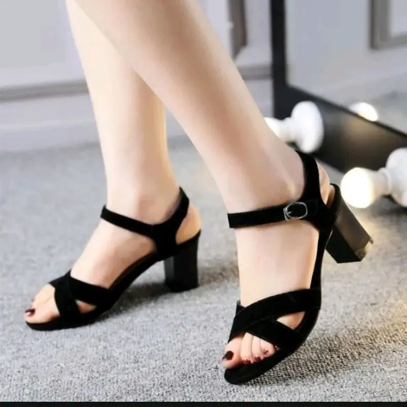 Sandal High Heels Wanita Terbaru Hitam Hak 5cm dan Sol Karet Tidak Licin 0