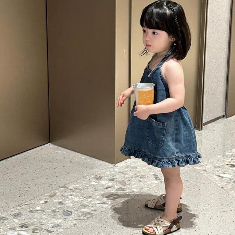 Váy jean bé gái chun lưng dáng cổ yếm có túi trước cho bé từ 8-20kg