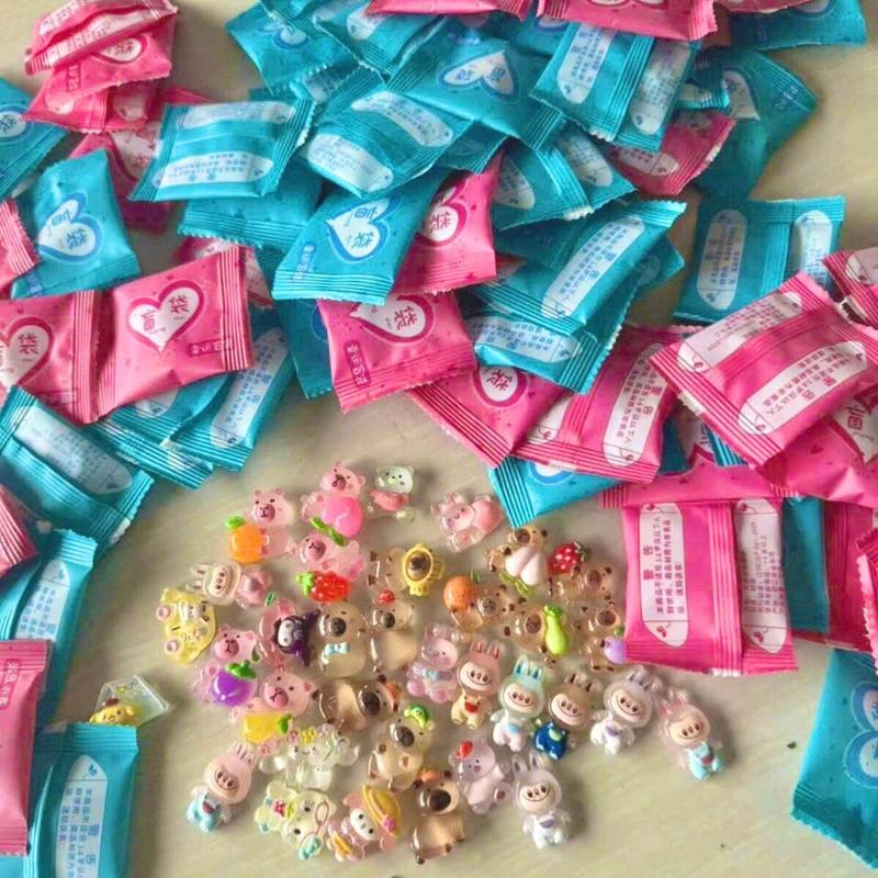  Sét 50 túi mù LABUBU,CAPY mini dạ quang phát sáng.Sét 50 gói mix nhân vật labubu và capy siêu dễ thương dành cho bé. tui muph Đồ Chơi Toy 