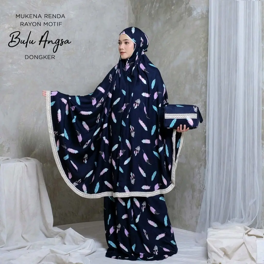 Mukenah Dewasa Rayon Motif Bulu Angsa Free Tas Cantik Bunga Putih Navy