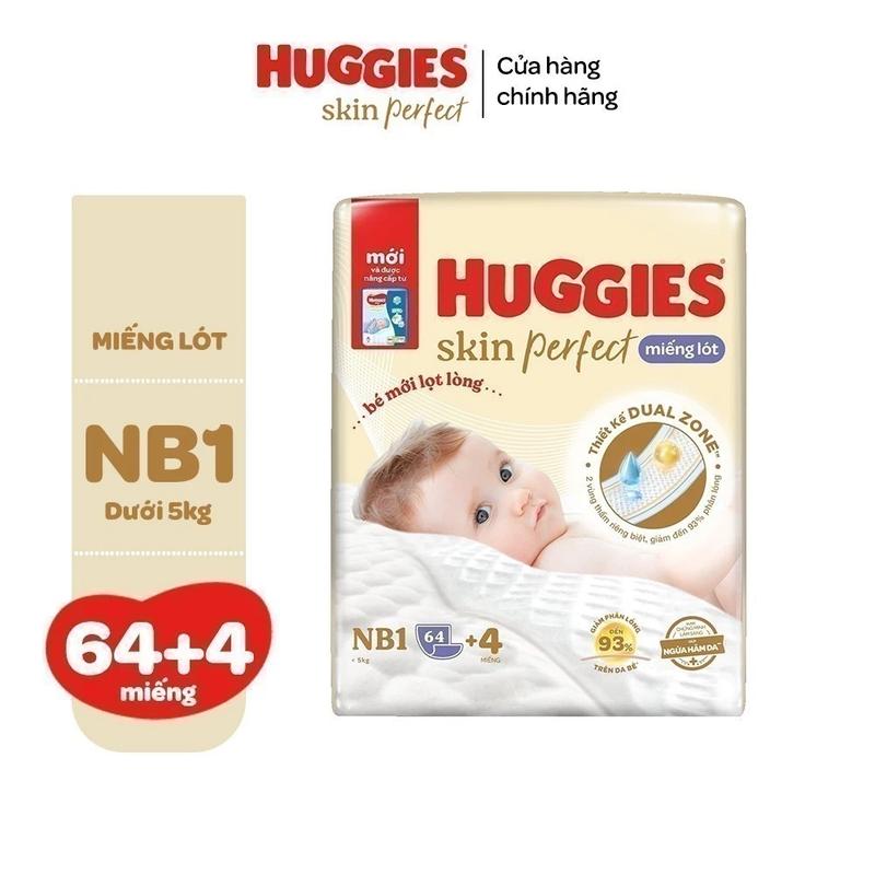 Miếng lót sơ sinh Huggies Skin Perfect NB1 64+4 miếng với 2 vùng thấm giảm kích ứng da Cho Bé