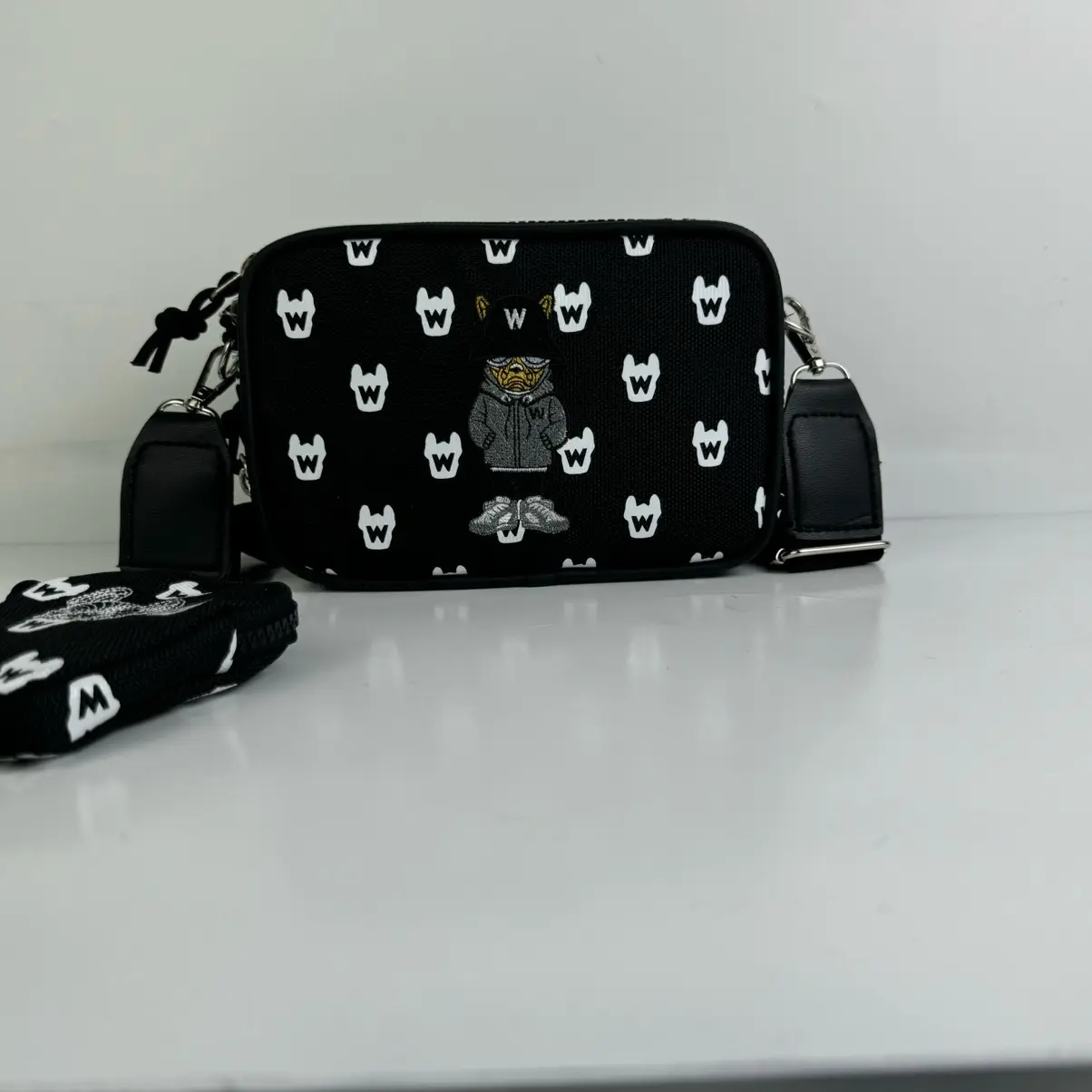 Túi Đeo Chéo Nam Nữ Life Work Hoạ Tiết Mono Gram Chất Liệu Vải Cavas Logo Thêu 3D Size 20*14*6Cm tuideo cheonam Bag Đeo Vai