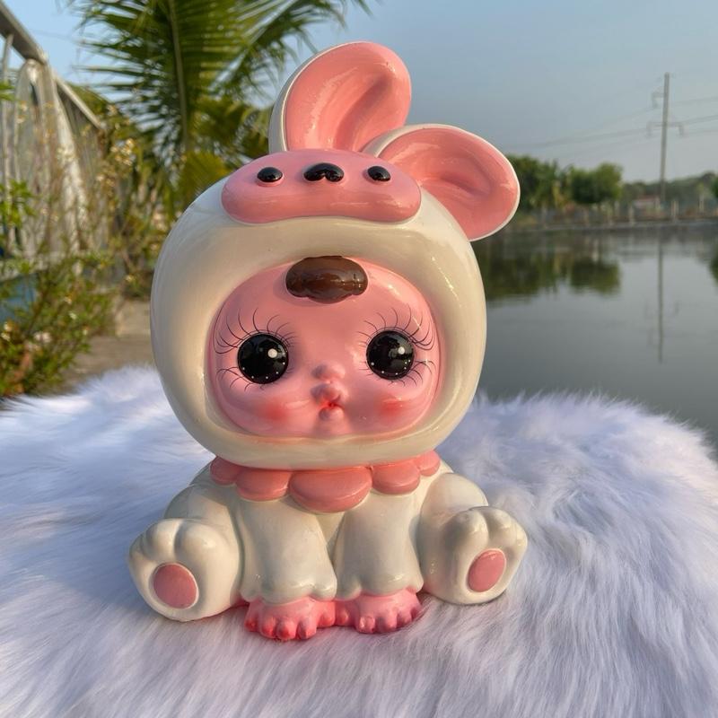 (Cao 28cm dài 16cm rộng 14cm heo tiết kiệm sikunpanđa , được thiết kế làm bằng chất liệu thạch cao “ bỏ ống tiết kiệm khe tròn,