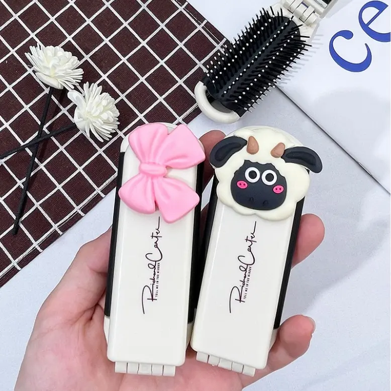 Gương lược gấp gọn đính charm cừu con đeo nơ dễ thương BAG U GLCAFE34 0