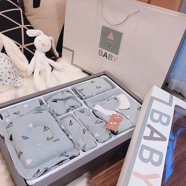 Set quà sơ sinh quà tặng đầy tháng cho bé có hộp sang chảnh