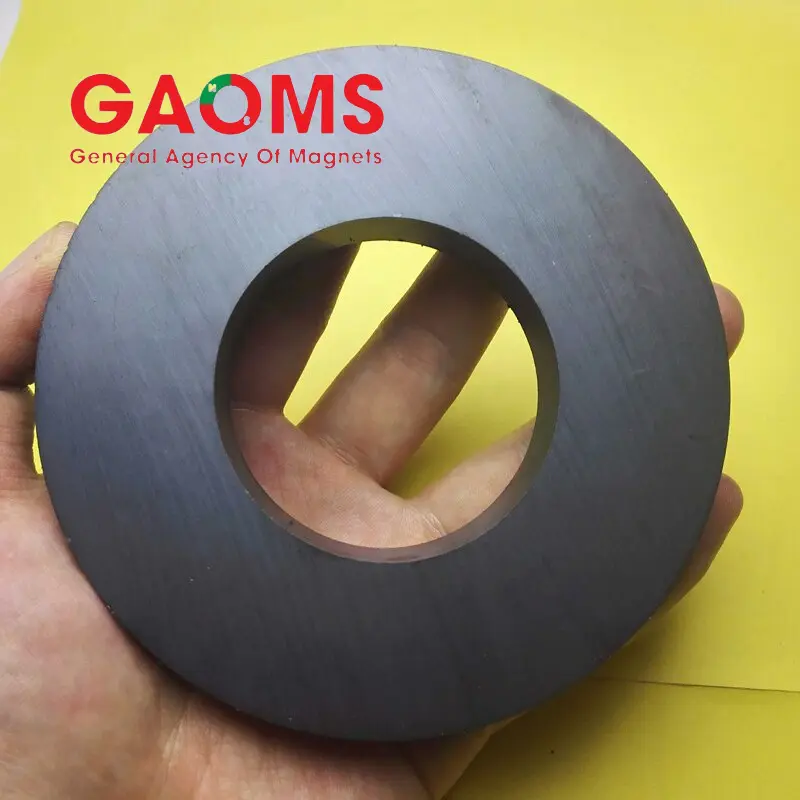 Nam châm ferrite màu đen 120x20 lỗ 60mm 1