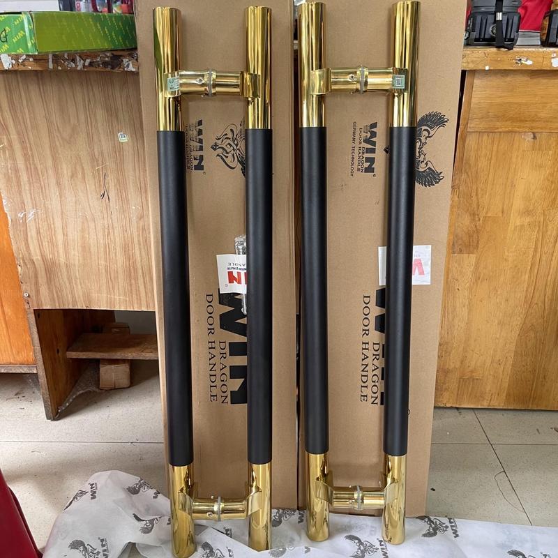 Product Introduction of Tay nắm cửa tròn màu đen đầu màu vàng, bằng inox đế lệch tâm Windragon  lắp cửa kính cường lực ,cửa nhôm hệ thủy lực và gỗ mẫu hót 2024 6
