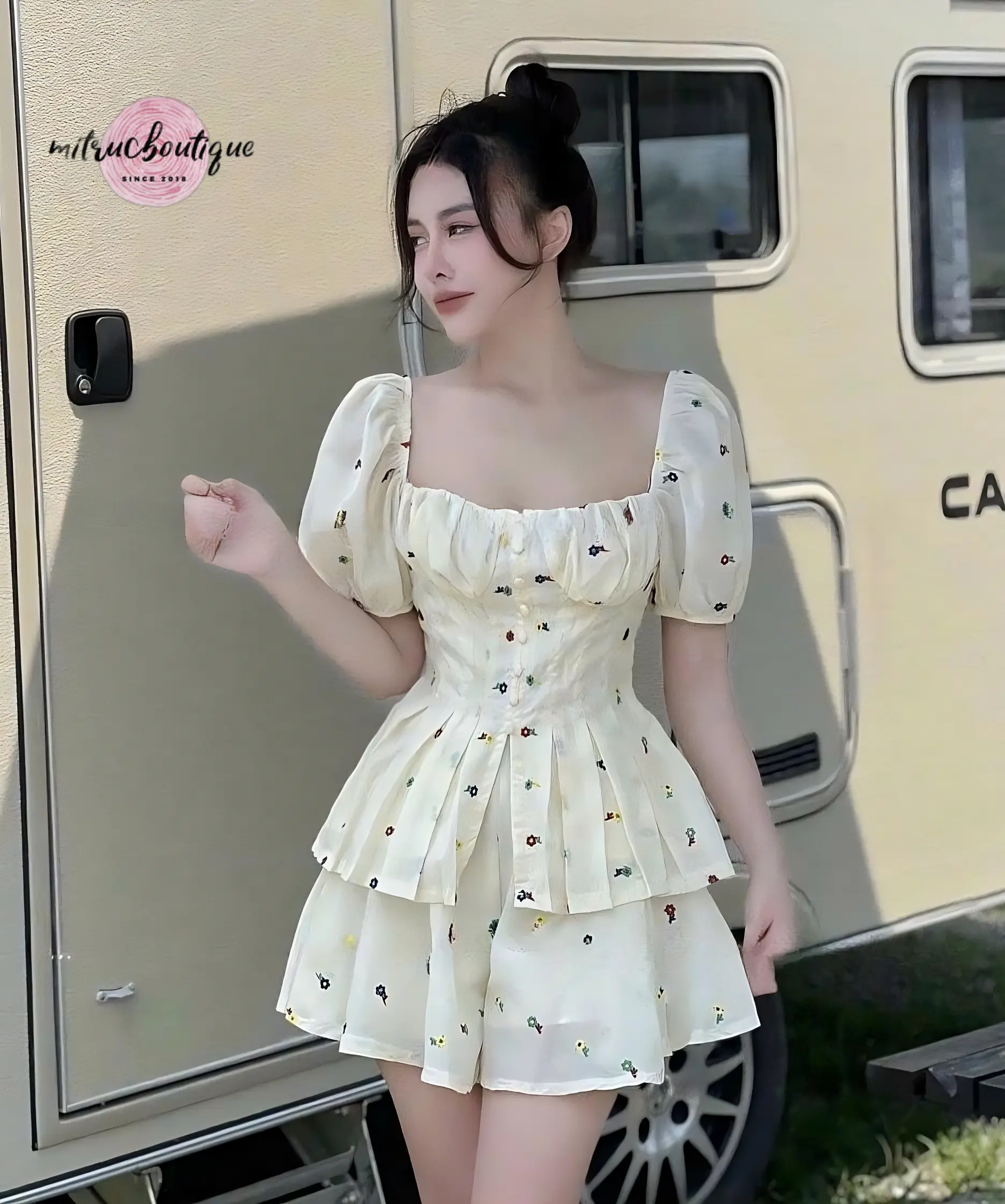 S85 Set hoa nhí tay phồng nút bọc quần xoè - MITRUC Women Áo Thun