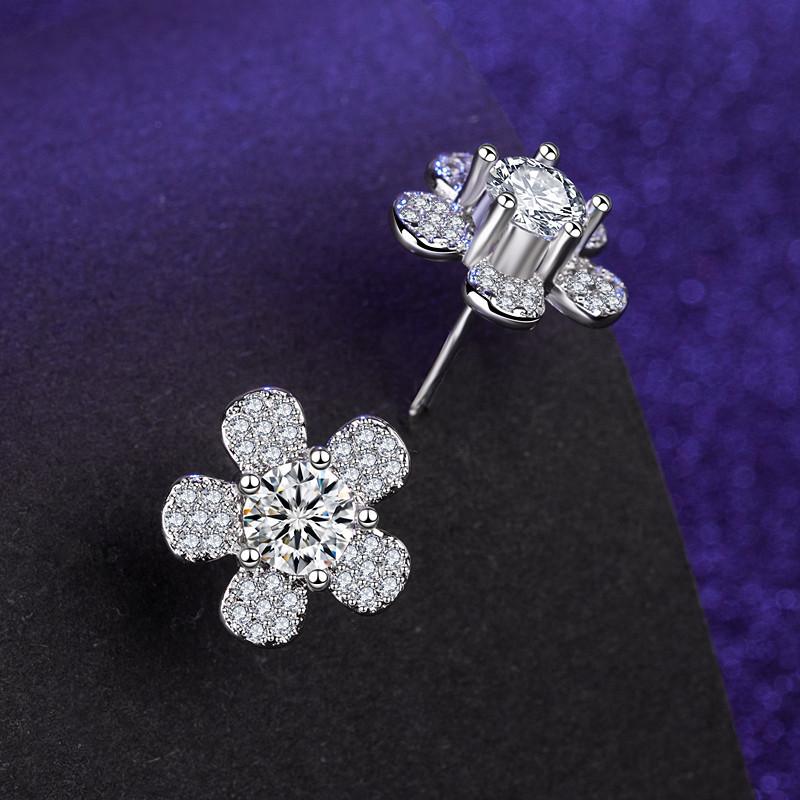 Product Introduction of 925 Silver Flower Flower Moissanite Stud Earrings Lady Temperament 50 Points Earrings Fashion Earrings Fashion Jewelry 2