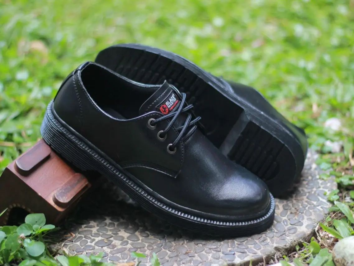 DOCMART LOW SEPATU KULIT PU SEPATU PANTOFEL KERJA KONDANGAN TERBARU HITAM