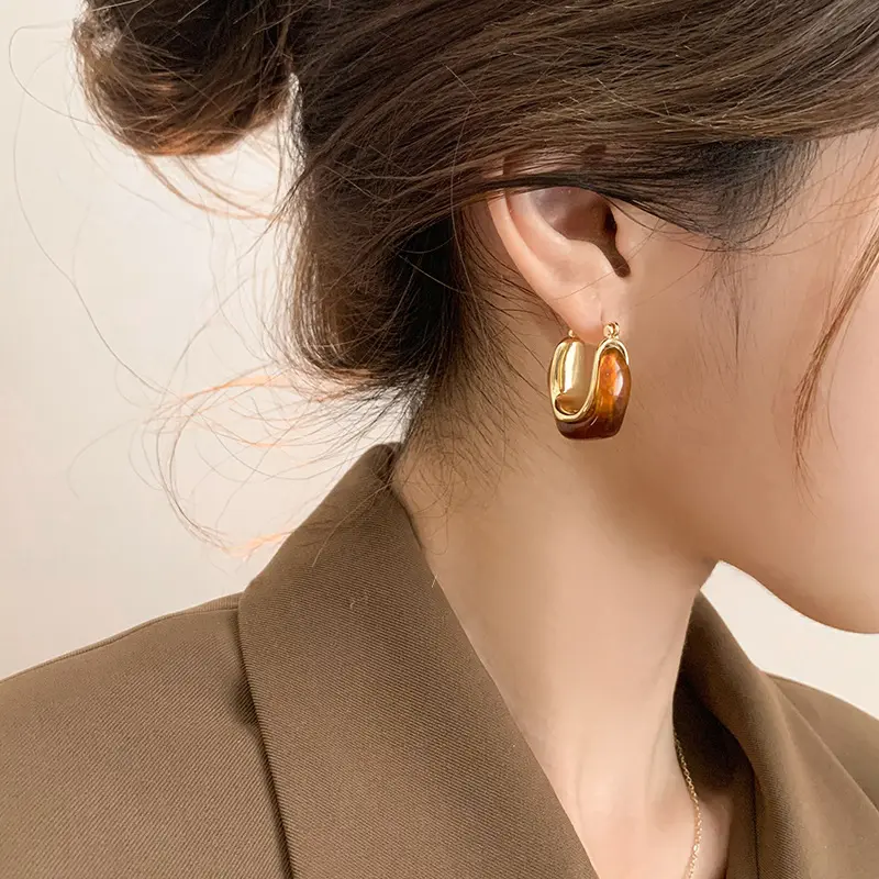 【Liuoopui】Anting-anting Amber Imitasi Bergaya Vintage untuk Wanita, Sempurna untuk Musim Gugur & Musim Dingin, Serbaguna dan Elegan