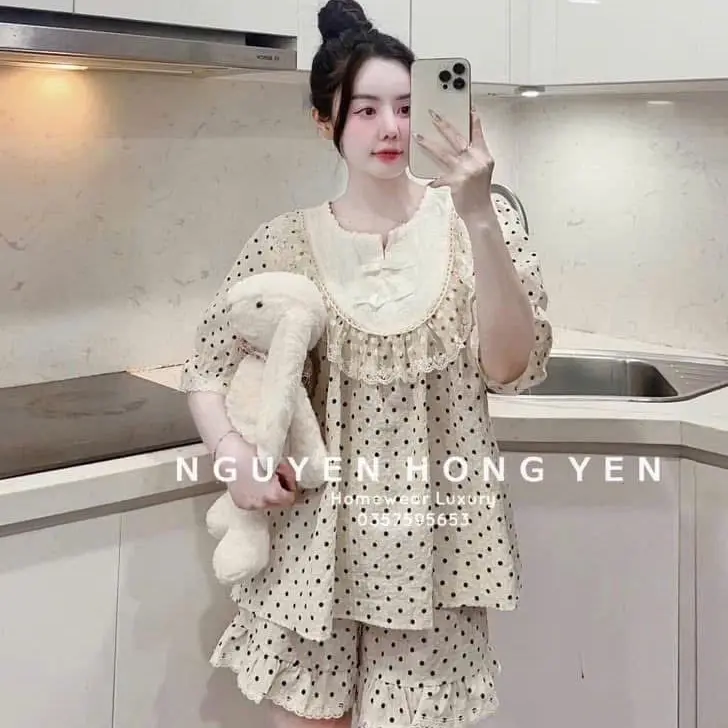 Set đồ nữ, bộ mặc nhà pijama tay cộc cổ tàu phối ren chấm bi trắng chất đũi mát