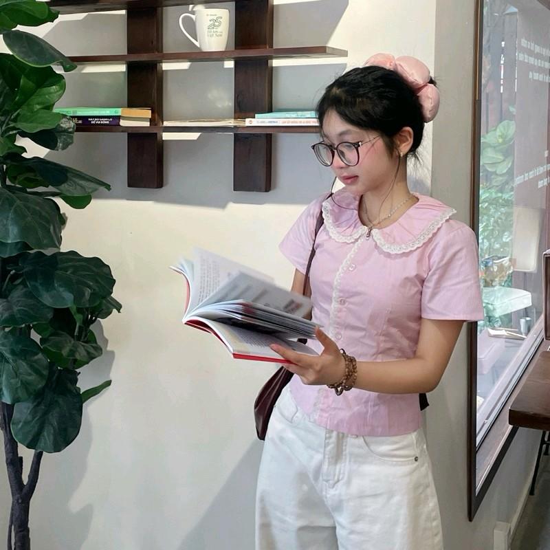 SIXI• Áo sơ mi chít eo cổ lá sen nhún phối ren boi thêu Bam