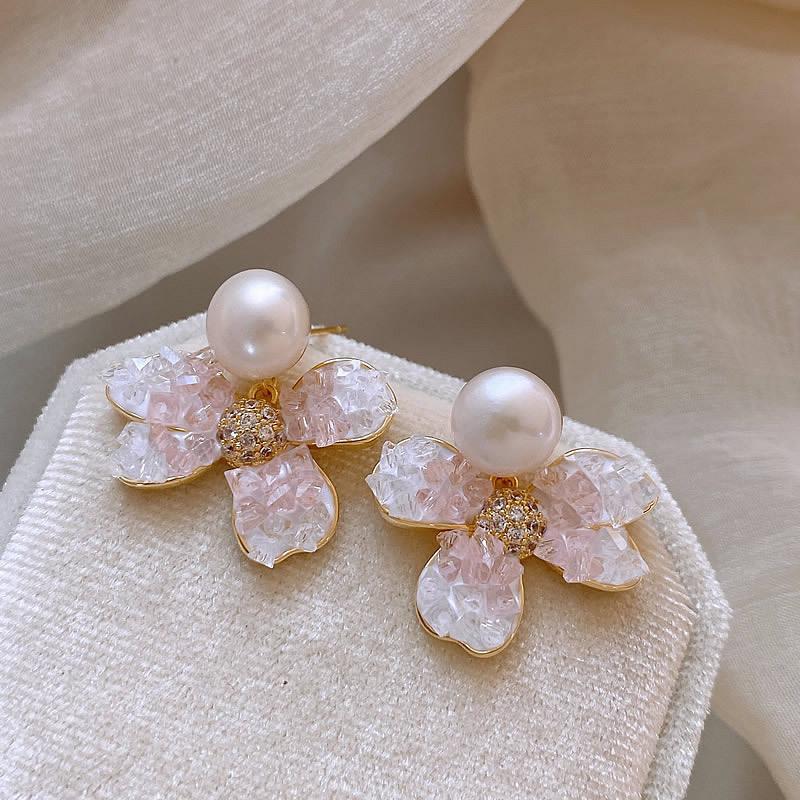 Product Introduction of Gradient Crystal Flower Earrings for Women - French Chic & Versatile Design, Lightweight & Elegant, Perfect Gift for Thai Festivals, Ideal for Fashion-Forward Women 23