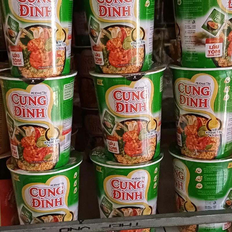 Thùng mì ly Cung Đình lẩu tôm chua cay sợi khoai tây và trứng 24 ly×71g hạn sử dụng 5 tháng gói