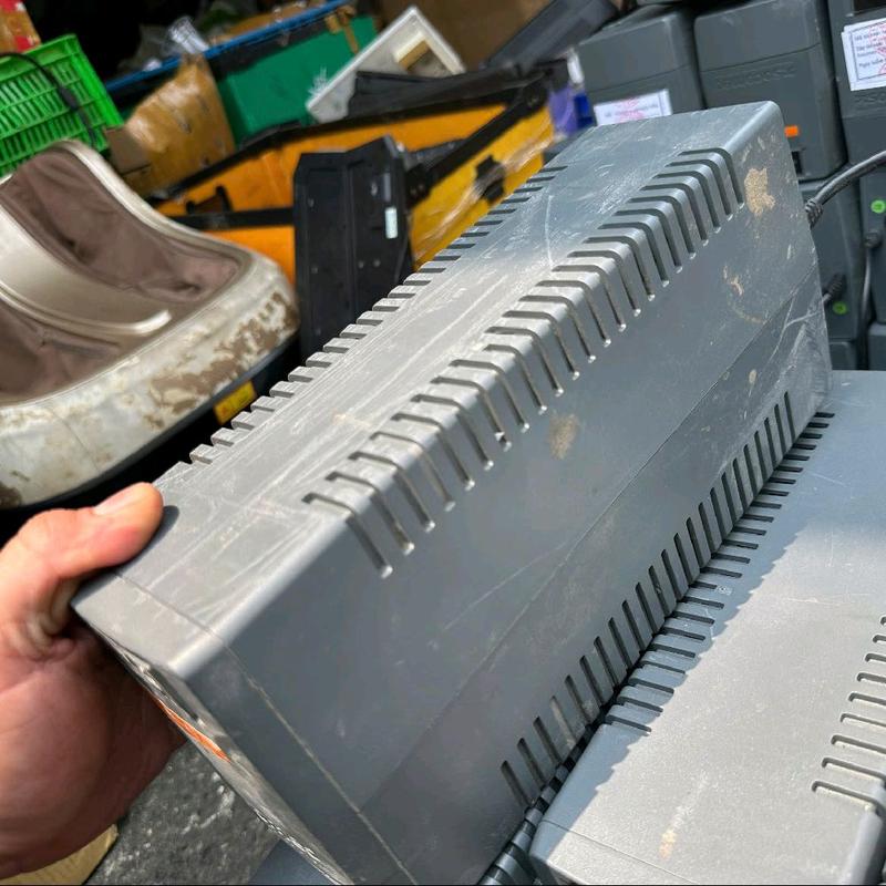 Kích điện ups 12v ra 220v 300w Socomec sài tốt. Giá 1 cái chưa bình ác quy 6