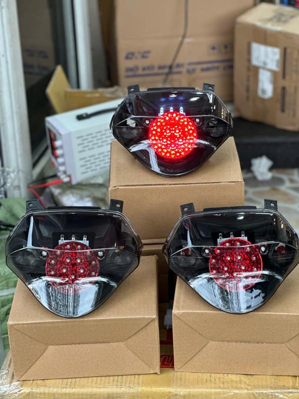 Đèn hậu nháy Appi ĐỎ - ĐEN - BẠCH KIM  sirius 110/ si yamaha / Bảo hành 6 tháng . ( Không lắp được si 50,si trung quốc , Không bảo hành  ) Phụ Tùng