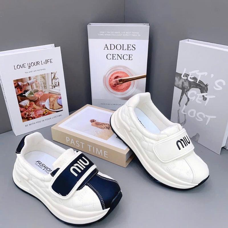 Giày thể thao quai dán chữ M i u mẫu mới 2024 giày dây