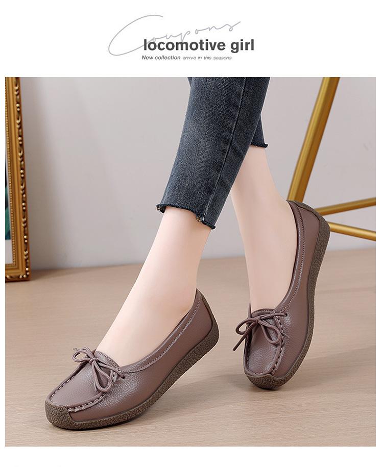 Product Introduction of New Genuine Leather Doug Shoes Women's Soft Bottom Pumps Slip-on Mom Shoes Casual Flat Loafers Women's plus Size 23