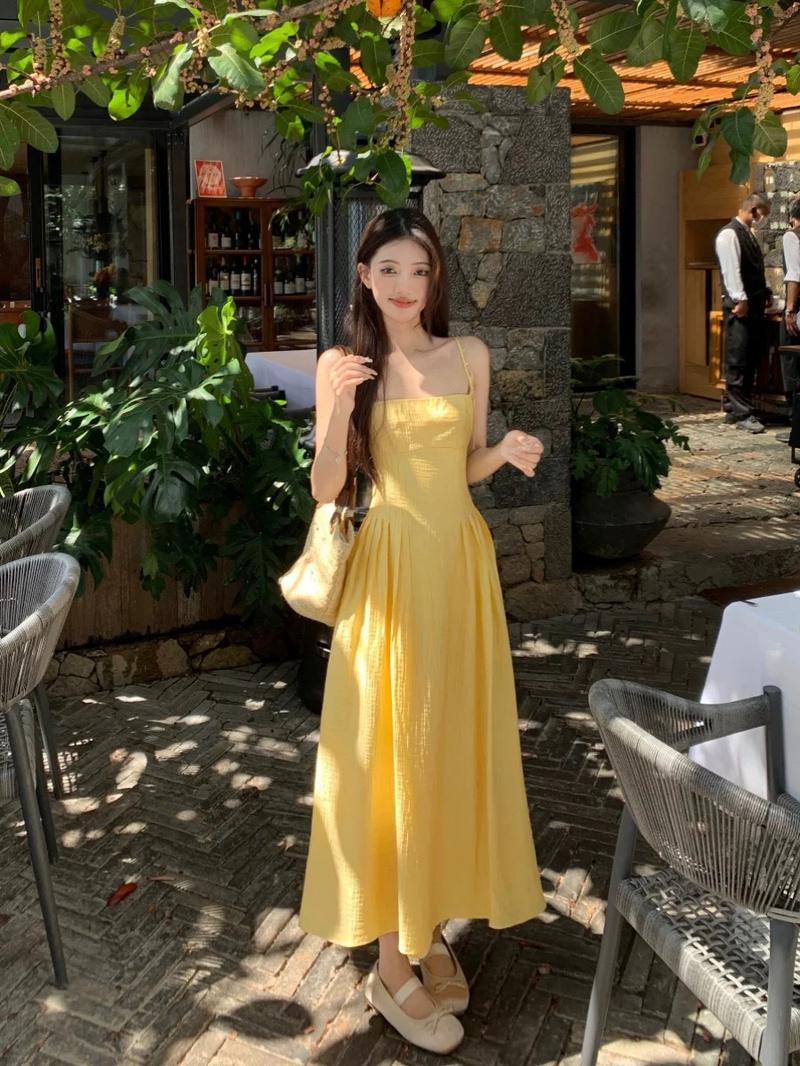 Product Introduction of French style short yellow camisole dress, women's waist cinching temperament long skirt, beach vacation dress 3