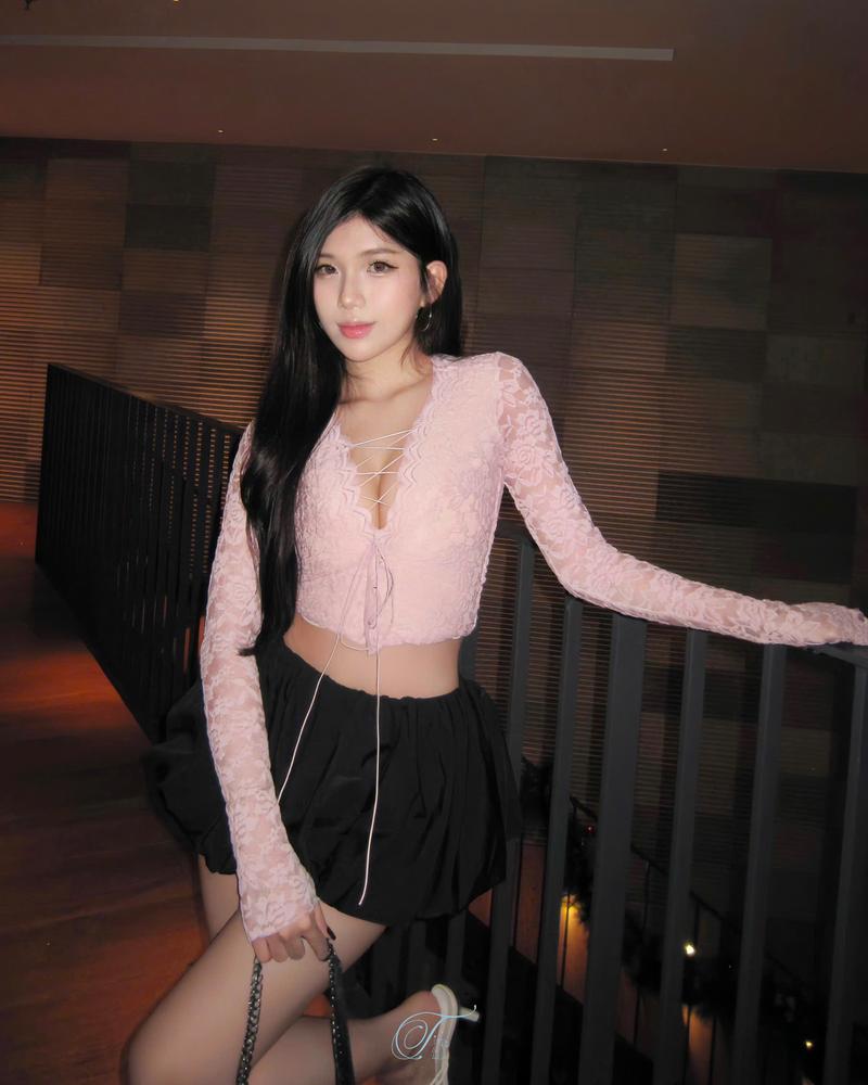 Product Introduction of Áo croptop ren hoa PETAL - Tipblu 7