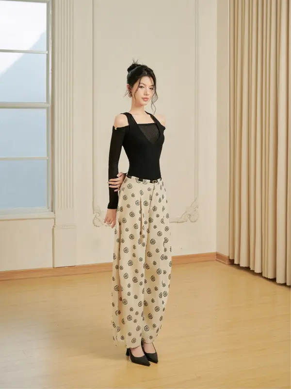 Áo dài tay hai lớp đính charm ở vai Echo Top, Quần nữ dáng bom hoạ tiết hoa hồng Bruno Pants -NAROOM Women 4