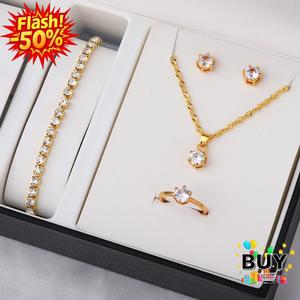 ชุดเครื่องประดับเพทาย 5 ชิ้น สำหรับผู้หญิง สไตล์เรียบง่าย ประกอบด้วย สร้อยคอจี้เพทาย ต่างหู แหวน และสร้อยข้อมือ ชุดเครื่องประดับ เหมาะสำหรับเป็นของขวัญ มีสีทอง สีเงิน และสีโรสโกลด์ แฟชั่น สร้อย ผู้หญิง