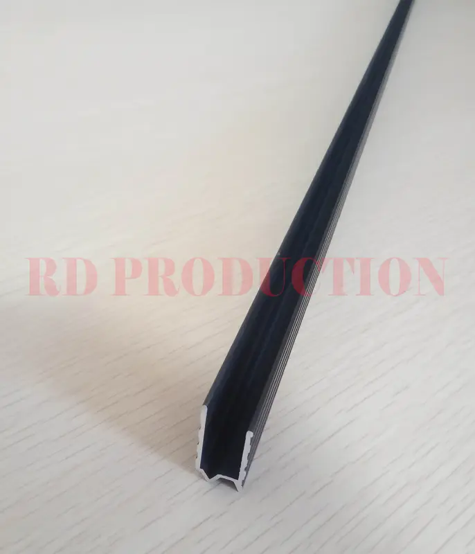 LIST ALUMUNIUM M 1meter HITAM list u Lis HARD CASE Tebal 0,8 1