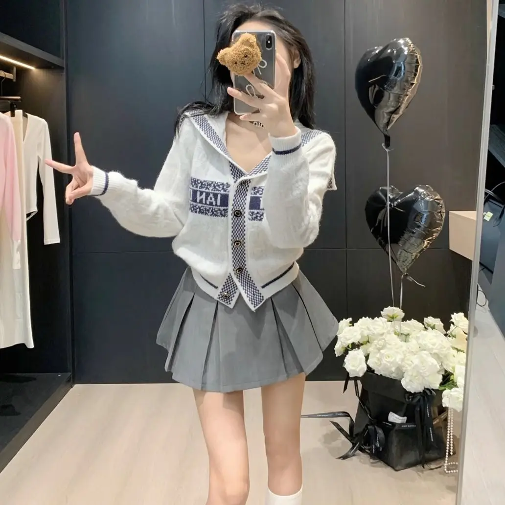Bộ Đồ Thời Trang Trẻ Hơn Phong Cách Hàn Quốc, Áo Cardigan Dệt Kim Sọc Màu Tương Phản, Chân Váy Xếp Ly Cạp Cao, Bộ Hai Mảnh, Thích Hợp Cho Mùa Thu Và Mùa Đông, Năm 2025