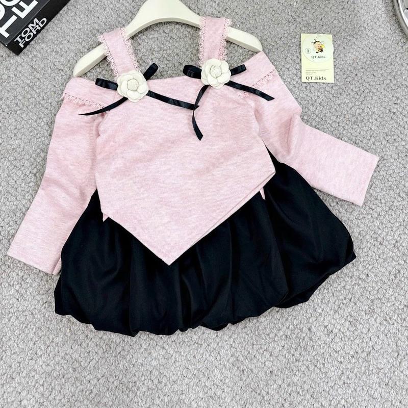 Sét 2 chi tiết : áo hai dây trễ vai hoa trà dài tay vạt chéo chất thun tăm +kèm chân váy đen phồng bí phối nơ ,cạp chun xinh hai màu xinh cho bé gái từ 8-30kg