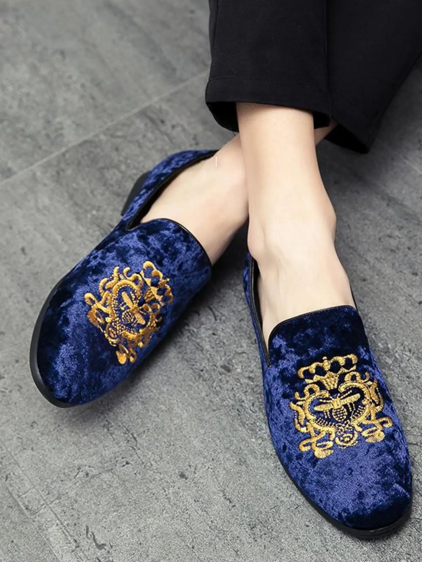 Men's Embroidered Design Velvet Slip on Loafers, Casual Comfortable Breathable Lightweight Slip on Shoes, Fashionable Shoes for Daily Wear, Boy