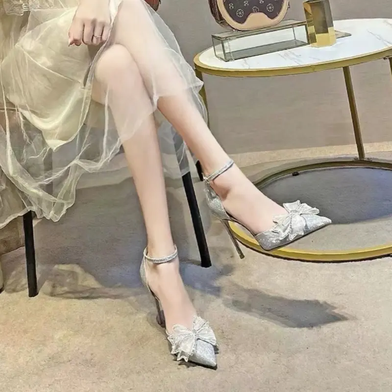 Giầy cao gót nữ săm bô bít mũi bít gót chất liệu lụa kim sa phối nơ cánh tiên viền xoàng sang trọng êm mềm gót cao 7 p và 9 p 1