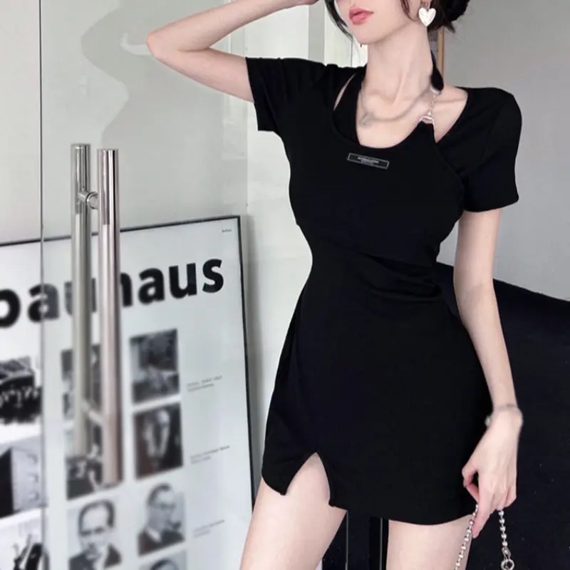 Đầm Body Ulzzang Ngắn Xẻ Đùi Cổ Phối Dây Yếm