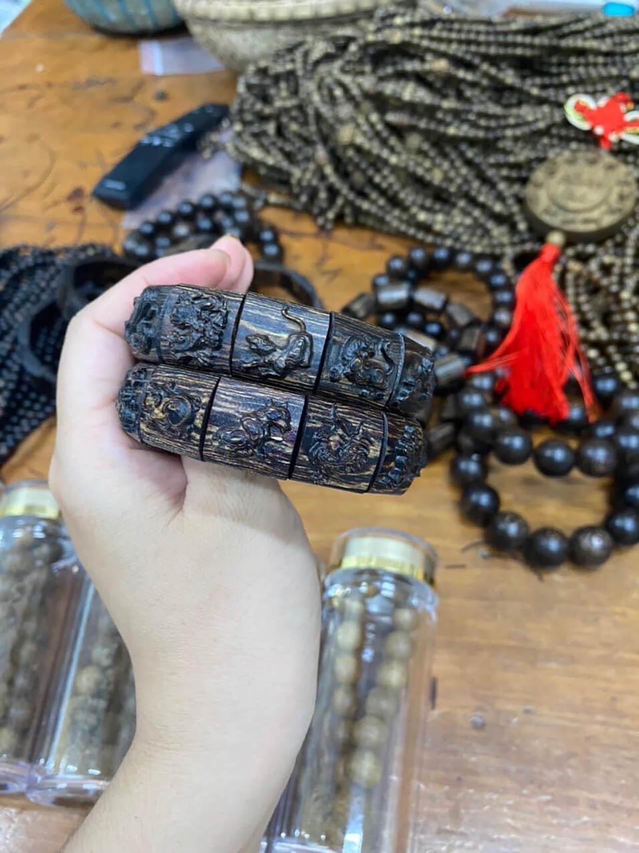 Vòng tay Trầm hương 12 con giáp sánh chìm cao cấp, hương thơm vĩnh viễn. 1 25c99e8b08374961a8cf2f87859f32f4~tplv o3syd03w52 origin jpeg