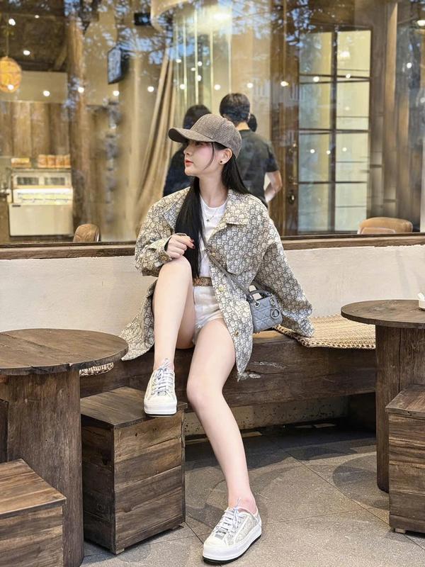 Áo khoác bò hoạ tiết dập nổi DJ.O đẹp mê li siêu dữ dáng 2