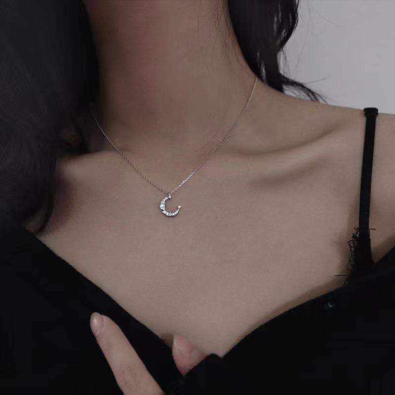 Product Introduction of Lucent_2025 Necklace for Women, Ins Niche Design, High-end Crescent Light Luxury Clavicle Chain, Bowknot Choker, Student Best Friend Pendant 1
