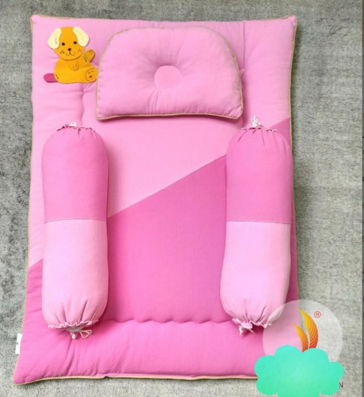 Bộ gối nệm cho bé sơ sinh đến 3 tuổi Kara (gồm 1 nệm, 2 gối ôm, 1 gối nằm)